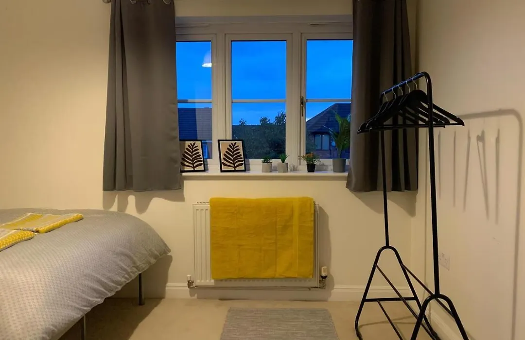 Spacious And Amazing 4 Bedroom Detached House-1